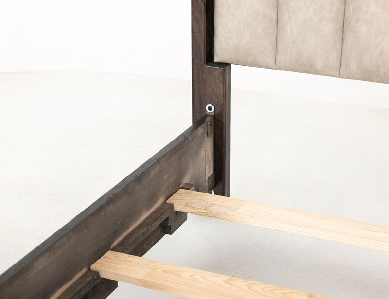 Upholstered Mezquite II, Queen Bed
